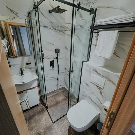 Iskra House - Sobe I Apart Otel *