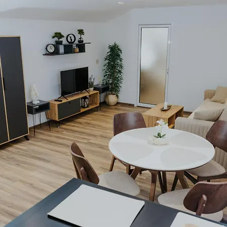 Iskra House - Sobe I Apart Otel Vlasotince